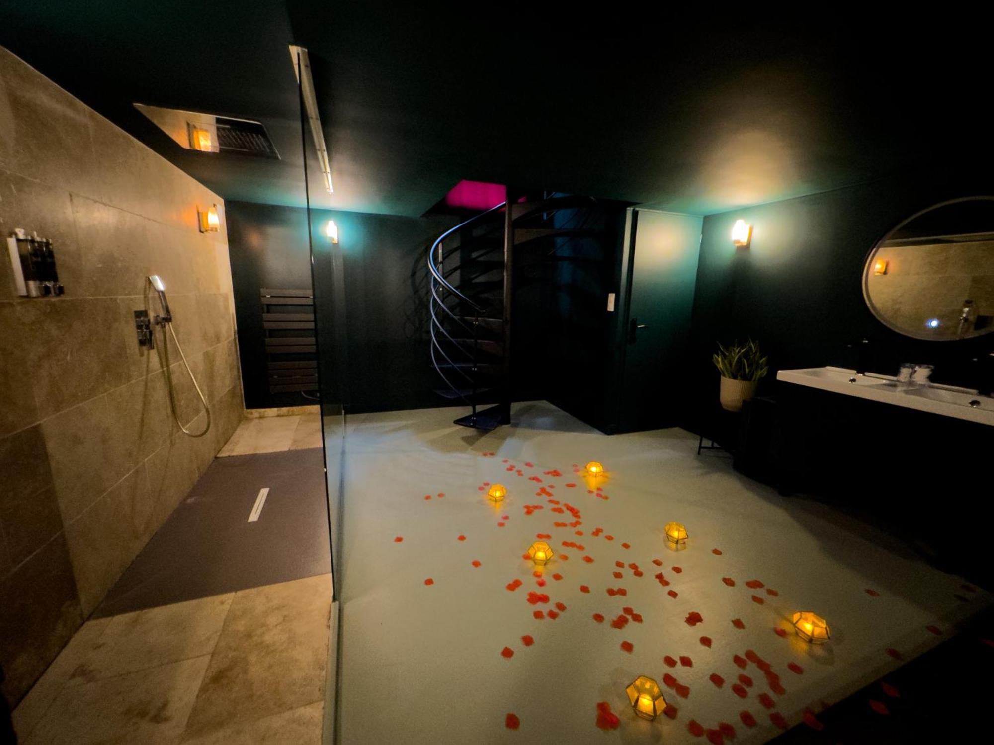 Mieuxqualhotel Jacuzzi Privatif Velvet Desire 波尔多 外观 照片
