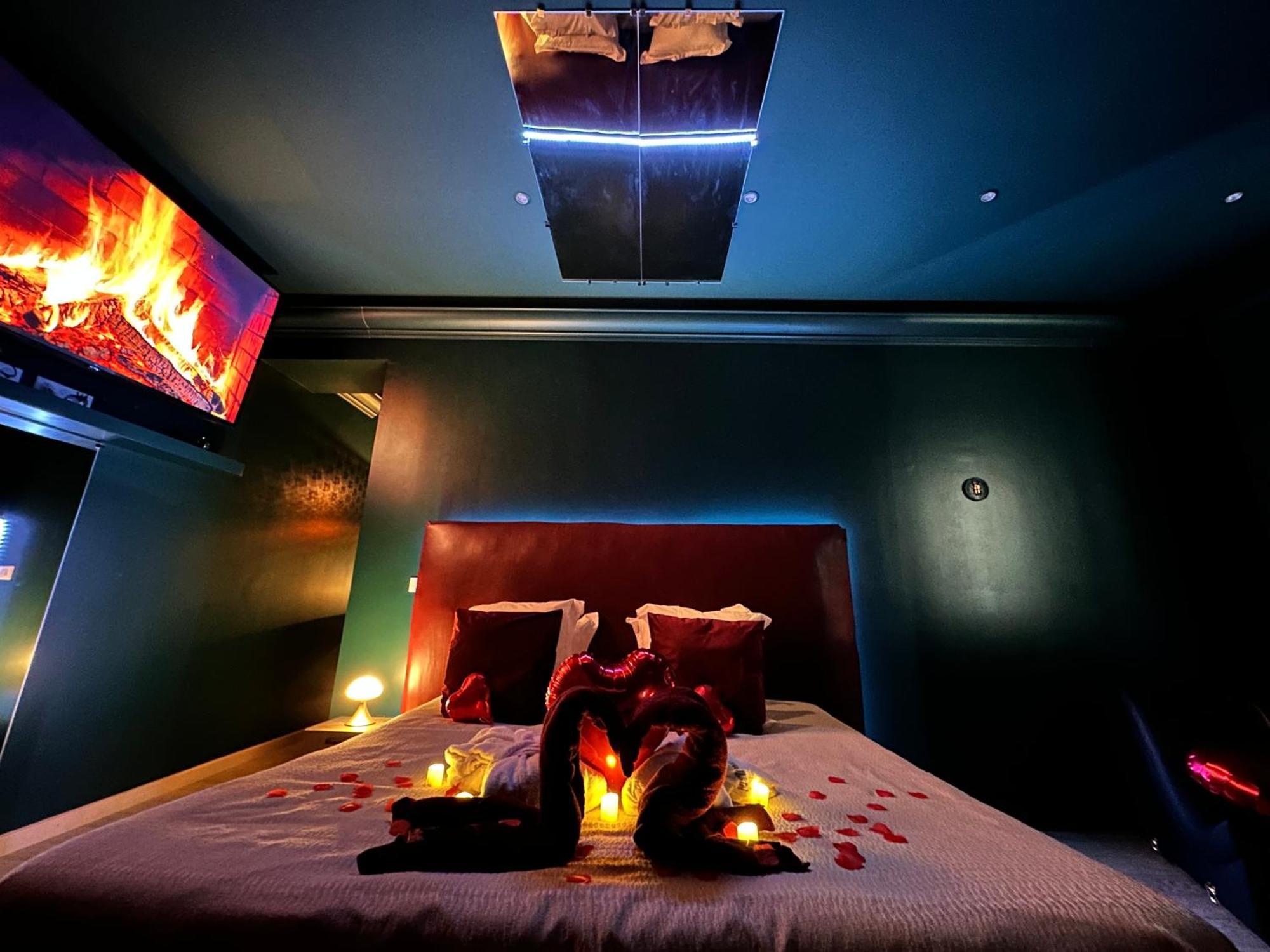 Mieuxqualhotel Jacuzzi Privatif Velvet Desire 波尔多 外观 照片