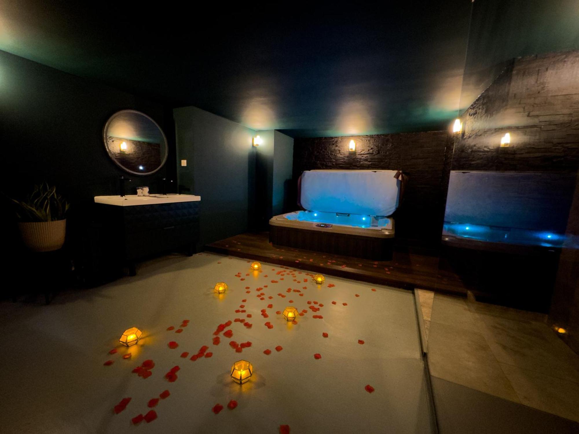 Mieuxqualhotel Jacuzzi Privatif Velvet Desire 波尔多 外观 照片